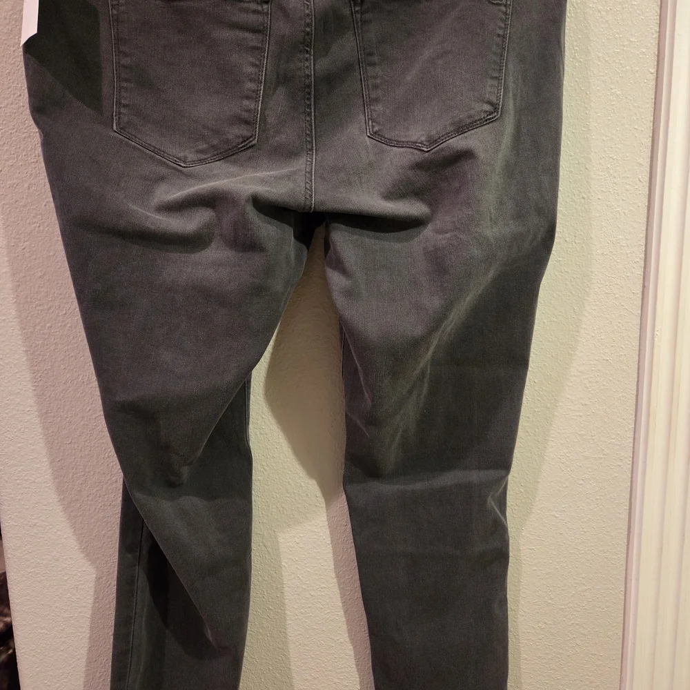 Jessica Simpson Women's Charcoal Relaxed Skinny Stretch Jeans 14W - Picture 4 of 4